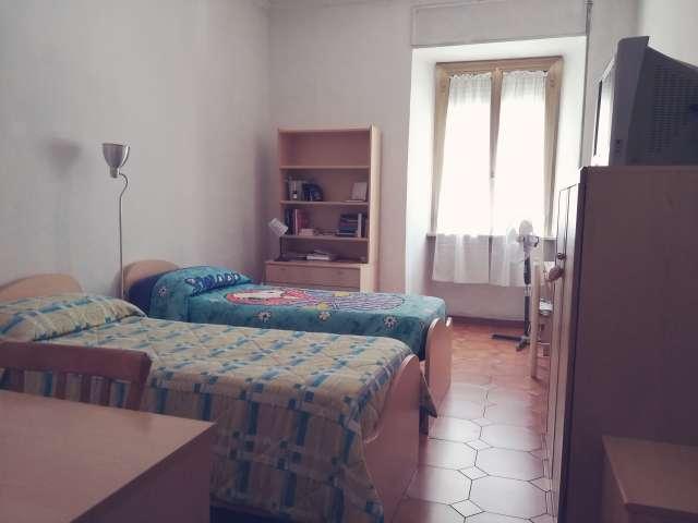 Posto letto in affitto in appartamento con 2 camere a Trieste, Roma