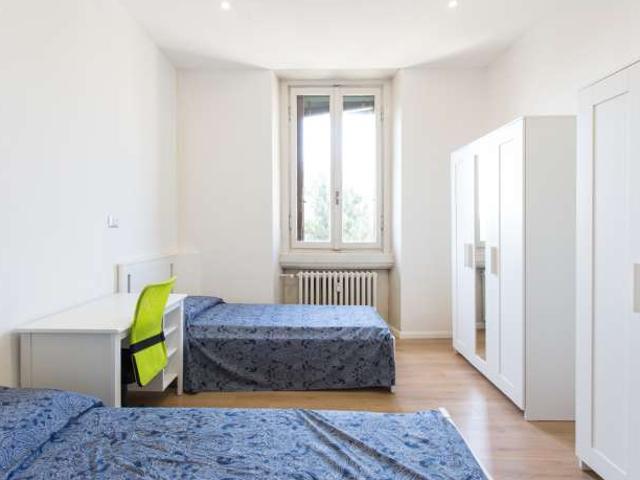 Posto letto in affitto in appartamento con 2 camere da letto a Milano