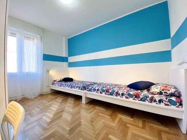 Posto letto in affitto in appartamento con 2 camere da letto a Milano