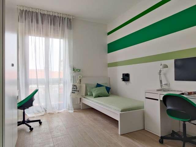 Posto letto in affitto in appartamento con 2 camere da letto a Milano