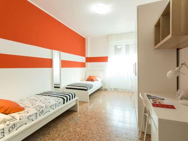 Posto letto in affitto in appartamento con 2 camere da letto a Milano