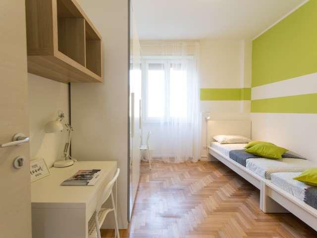 Posto letto in affitto in appartamento con 2 camere da letto a Milano