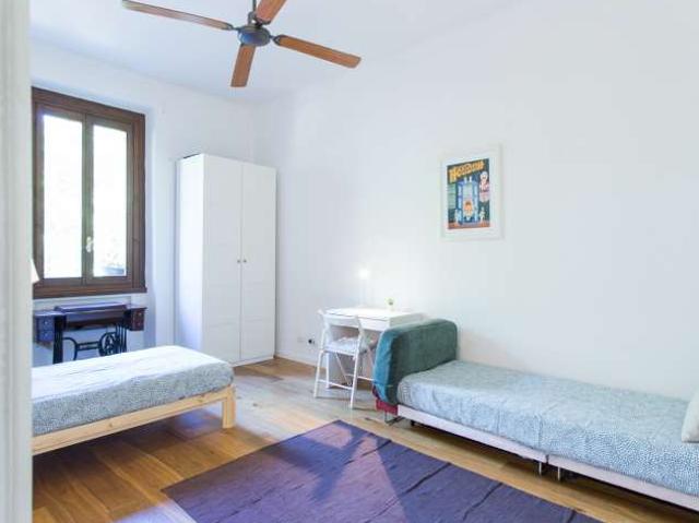 Posto letto in affitto in appartamento con 2 camere da letto a Milano