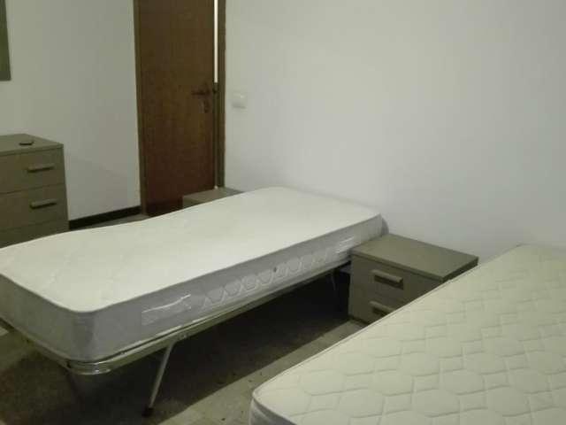 Posto letto in affitto in appartamento con 2 camere da letto a San Donato