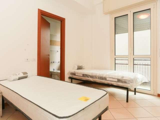 Posto letto in affitto in appartamento con 4 camere a Sesto San Giovanni