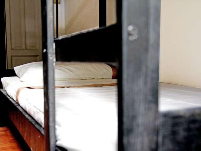 Posto letto in affitto in appartamento con 4 camere da letto a Roma