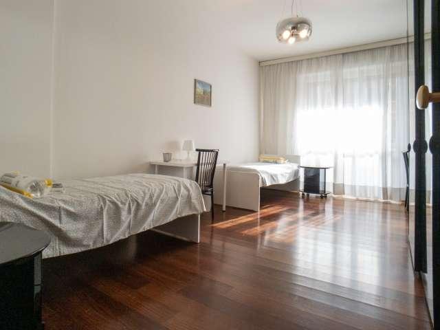 Posto letto in affitto in appartamento con 4 camere da letto in Corsica, Milano