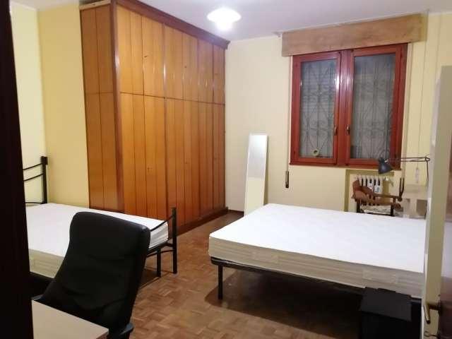 Posto letto in affitto in appartamento con 5 camere da letto a Padova