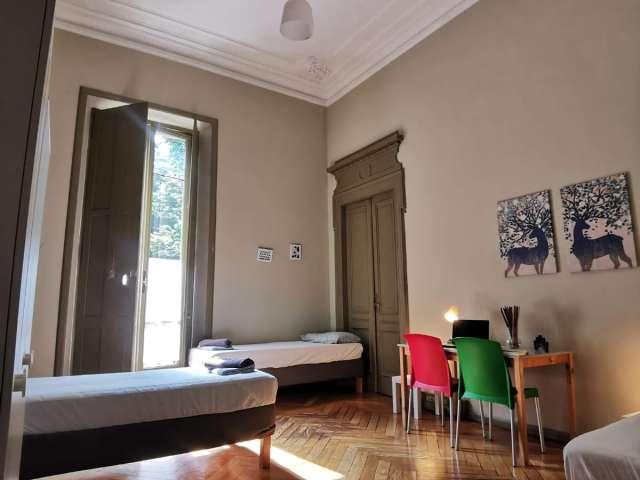 Posto letto in affitto in appartamento con 6 camere nel Quadrilatero, Torino