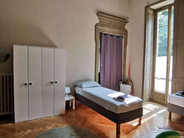 Posto letto in affitto in appartamento con 6 camere nel Quadrilatero, Torino