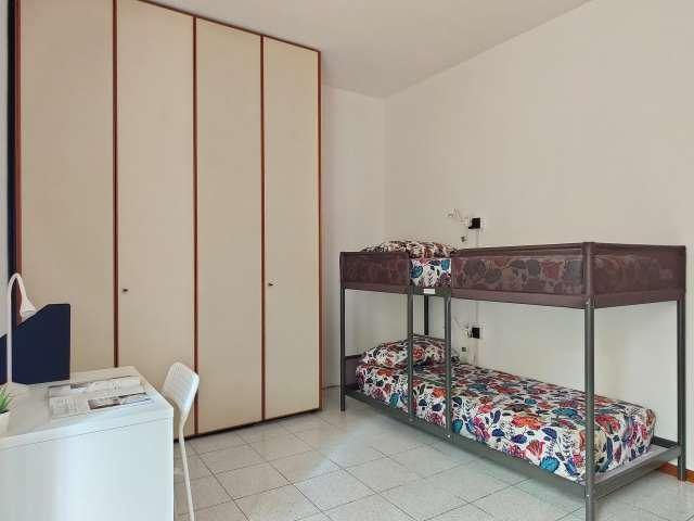 Posto letto in affitto in appartamento con 6 posti letto a Gorla, Milano