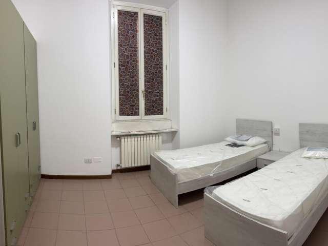 Posto letto in affitto in appartamento con una camera da letto a Stadera, Milano