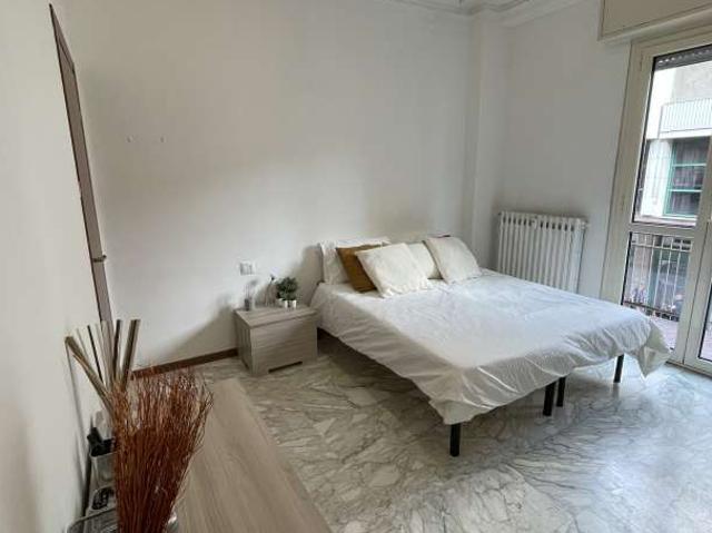 Posto letto in appartamento con 4 camere da letto a Sesto San Giovanni, Milano