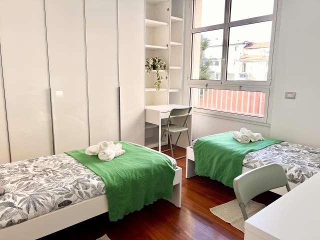 Posto letto in appartamento condiviso con 4 camere da letto a Tibaldi, Milano