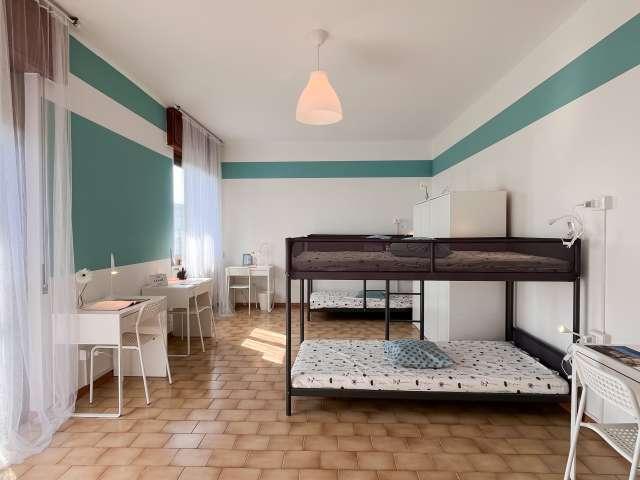Posto letto in appartamento condiviso con 3 camere da letto in affitto, Sesto San Giovanni