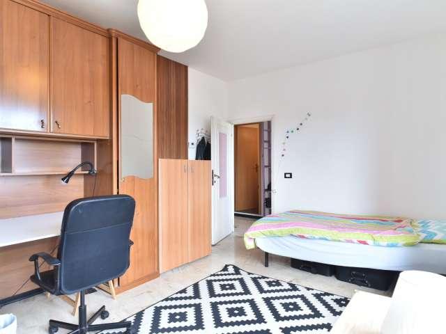 Posto letto in appartamento condiviso in affitto a Torre Angela, Roma