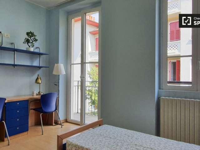 Posto letto in camera condivisa, appartamento con 2 camere da letto, Milano