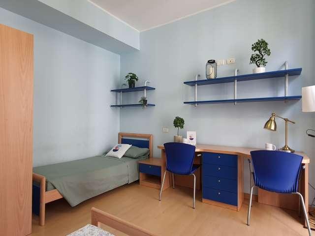 Posto letto in camera condivisa, appartamento con 2 camere da letto, Milano