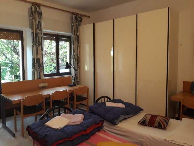 Posto letto in camera condivisa, appartamento con 5 camere da letto in affitto, Siena