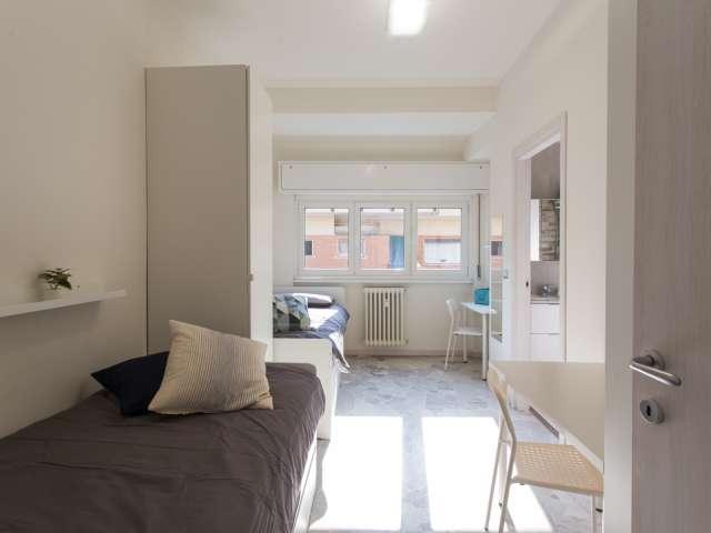 Posto letto in camera condivisa in affitto in appartamento con 3 camere da letto a Milano