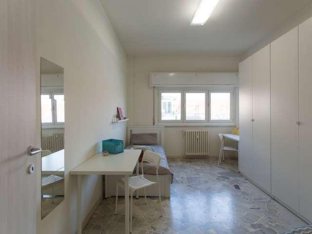 Posto letto in camera condivisa in affitto in appartamento con 3 camere da letto a Milano