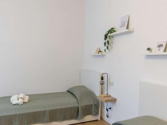 Posto letto in camera condivisa in appartamento con 6 camere da letto in affitto
