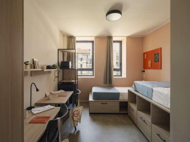 Posto letto in camera condivisa in residence con palestra e coworking inclusi