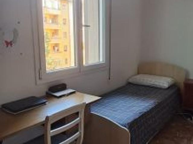 Posto letto in camera doppia Euro 320 per studentessa