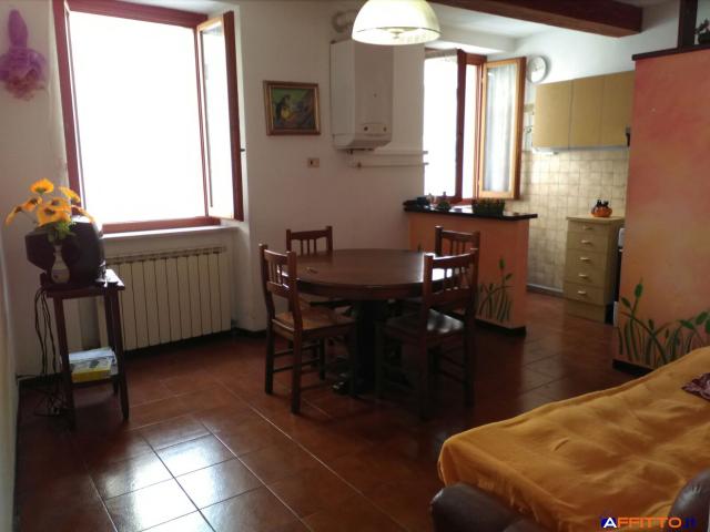Posto letto in camera doppia per studentessa in corso garibaldi