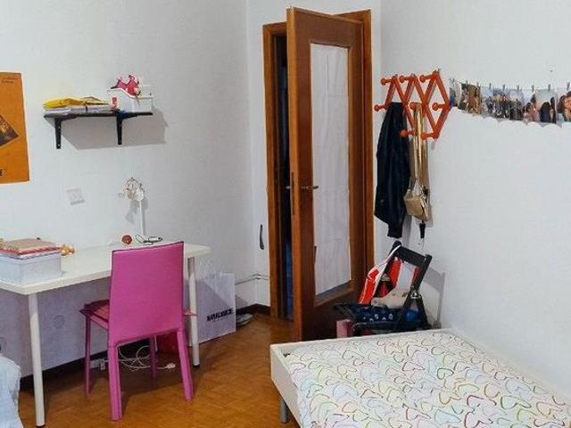 Posto letto in camera doppia solo ragazze / no age