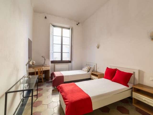 Posto letto in camera in affitto in appartamento con 4 camere da letto a Firenze