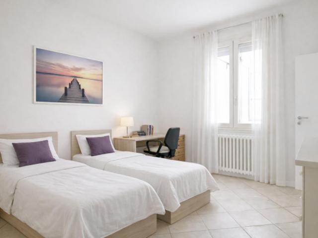 Posto letto in doppia luminosa [FE_MYR142 A_D1]