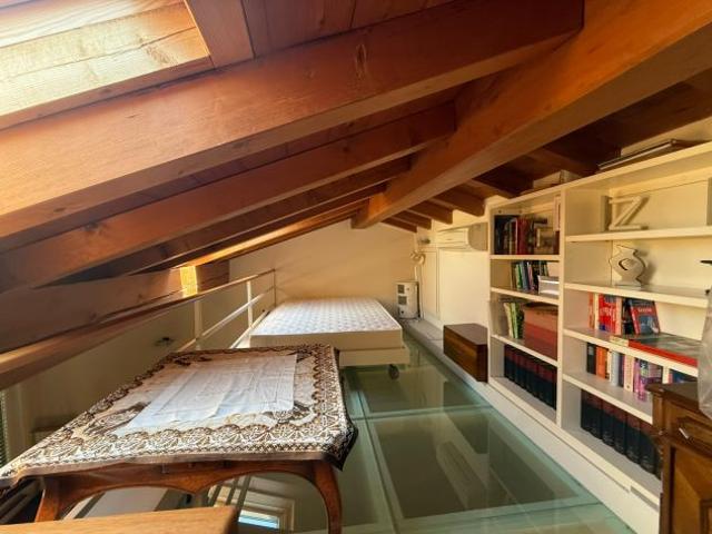 Posto letto in soppalco abitabile – Centro storico di Brescia