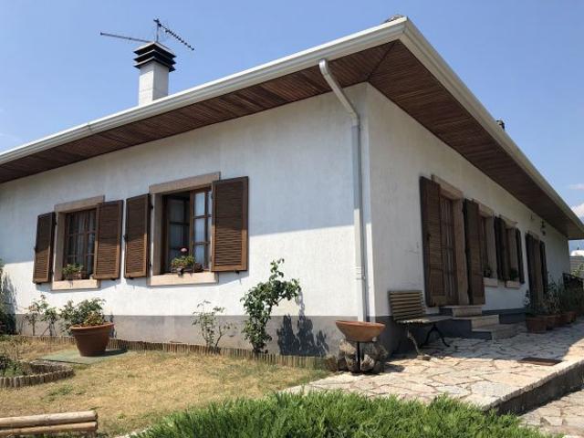 POSTO LETTO PER UNA STUDENTESSA IN STANZA DOPPIA IN UNA VILLA IN COLLINA