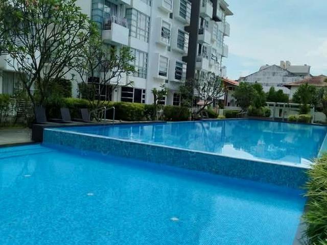 Poshgrove East D15, Condominium