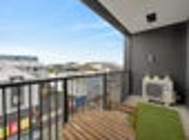 Spacious Apartment, City Views and All Day Sun