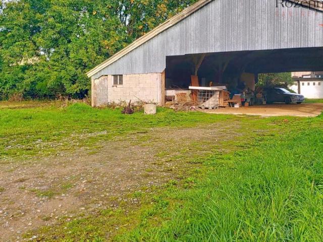 Pouldreuzic, hangar sur sa parcelle de 1100 m²