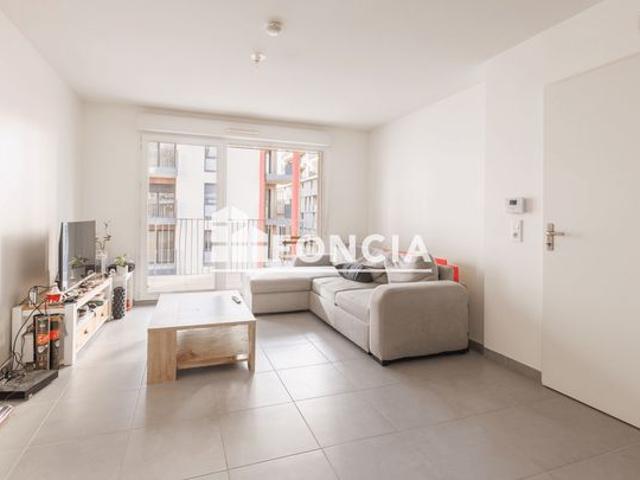 POUR INVESTISSEUR T2 avec balcon et garage proche 1er mai