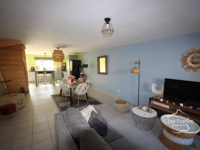 POUR INVESTISSEUR: CHOOZ maison d'habitation 4 chambres, lo