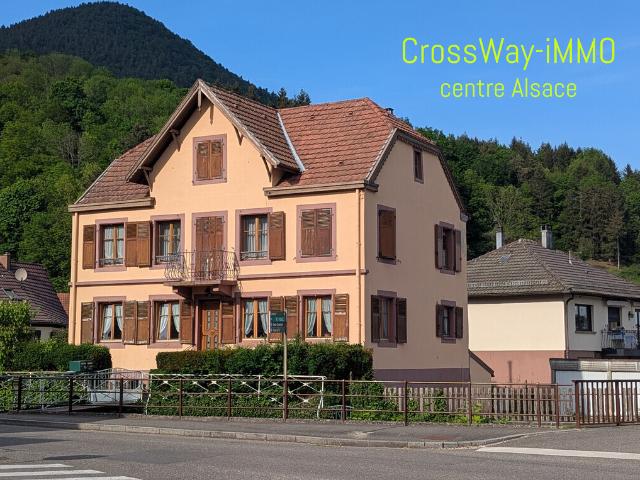 Pour investisseur: immeuble 2 appartements en location + 6 garages