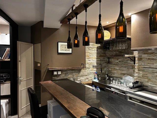 Pour Investisseur: Murs Local Commercial Vide Angle Rue Droi. 70m² Nice