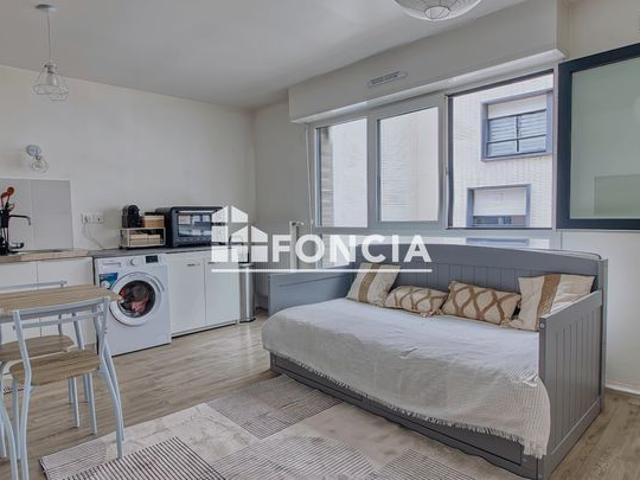 POUR INVESTISSEURS: Appartement 1 pièce 26.22 m2 en parfait état vendu loué avec place de parking en sous sol construction 2019