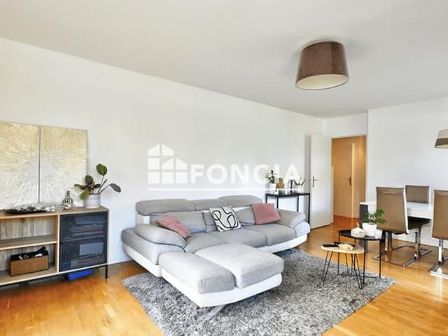 Pour investisseurs Vendu loué, superbe appartement T3 en rez de chaussée de 66.33 m2 carrez avec balcon et terrasse 83.15 m2 au total + emplacement