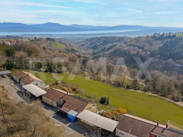 Pour les amoureux de rénovation: maison familiale avec vue lac
