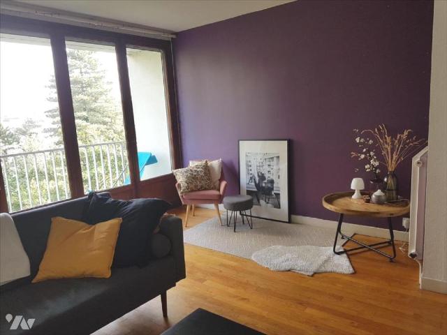 Pour visiter, appeler le 02.23.55.91.17 RENNES, Rue Constant Véron. Cet appartement de type 3.