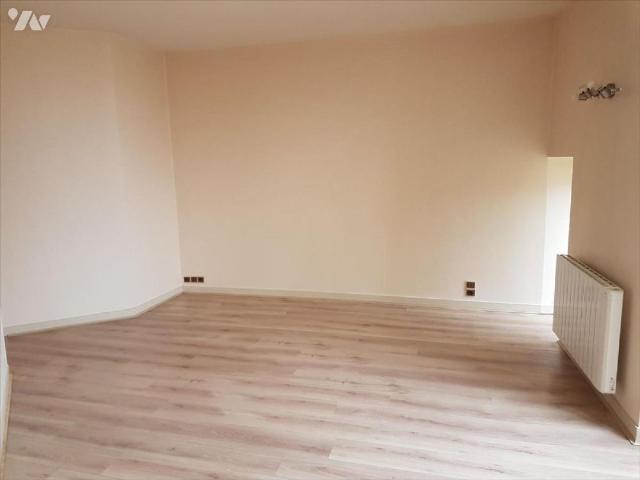 Pour visiter, appler le 02.23.55.91.17. VITRE, Proximité centre ville. Un appartement de T1 Bi.