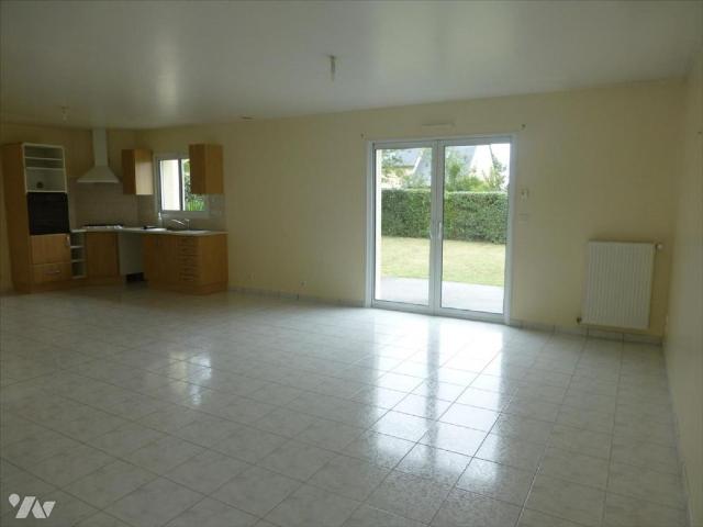 Pour visiter et renseignements, appeler le 02.23.55.91.17 VITRE, Un pavillon comprenant: Au.