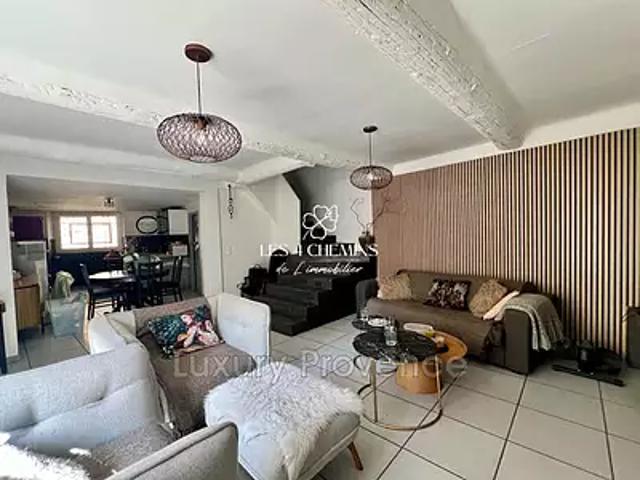 Pourcieux 83470 Achat / Vente maison 4 pièces t4 au dernier étage cave