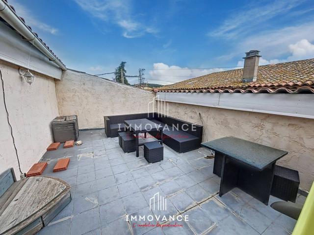 POUSSAN Maison de village sur 3 niveaux de 144m2 avec terrasse