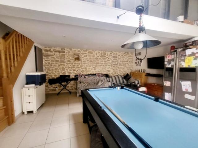 Poussan vente maison de village rénovée 70 m², avec mezzanine et balcon